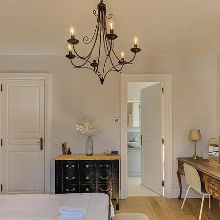 Aiguille Du Midi - Alpes Travel - Sleeps 6 Chamonix